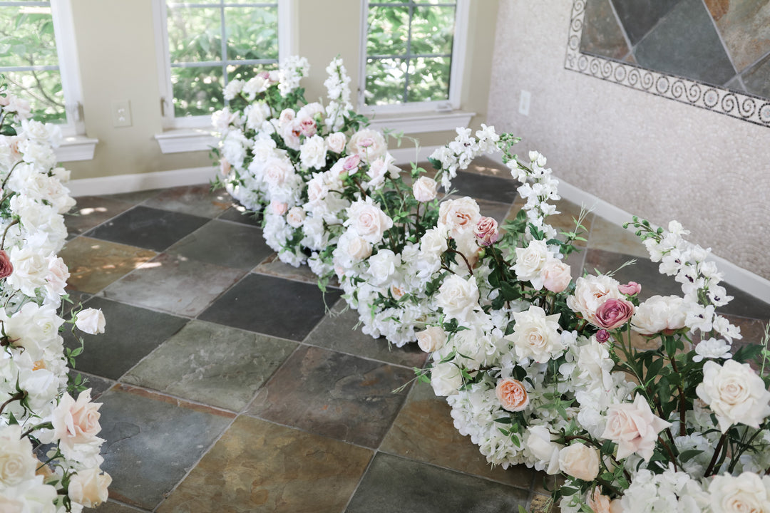 The Juliette Aisle Flowers